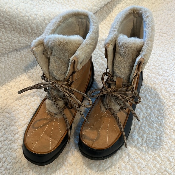 JBU Northgate Winter Boots - Women's Size 7. - Picture 5 of 9